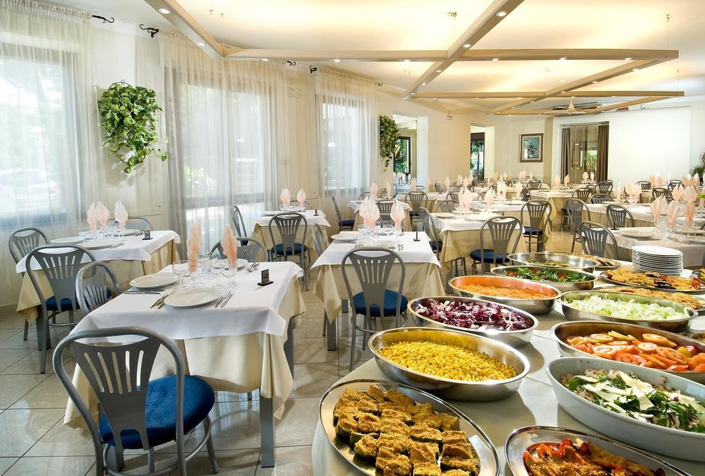 Hotel Trieste Cervia Luaran gambar