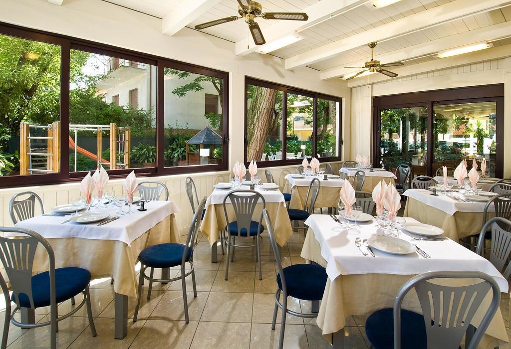 Hotel Trieste Cervia Luaran gambar
