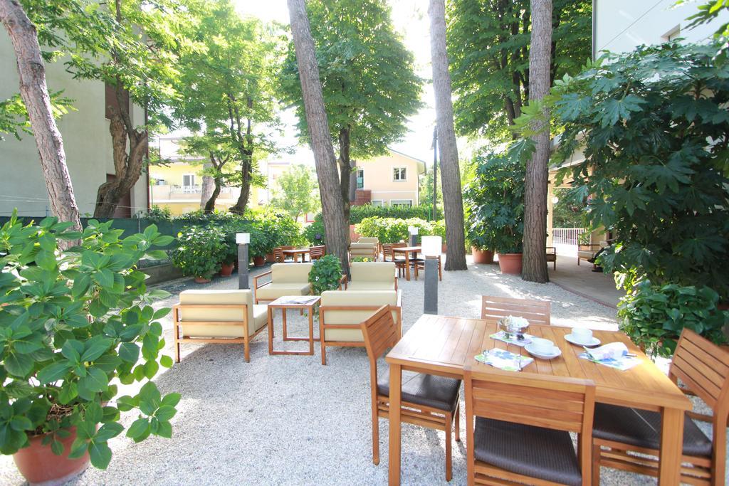 Hotel Trieste Cervia Luaran gambar